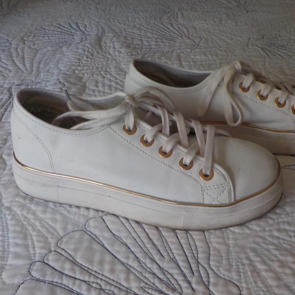 SuperDry White Sneakers With Gold Trim